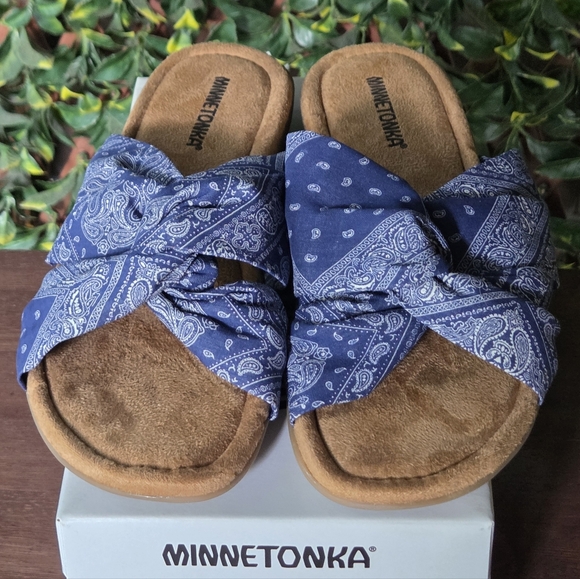 Minnetonka Navy Blue Bandana Sarong Sandals New In Box Women's Size 11 Narrow - Picture 1 of 10